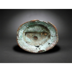 Tārā sur un trône de lotus en bronze