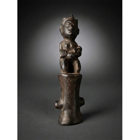 Rare pipe à eau aristocratique Luba, femme et enfant · Shyu Gallery
