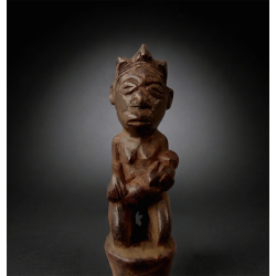 Rare pipe à eau aristocratique Luba, femme et enfant · Shyu Gallery